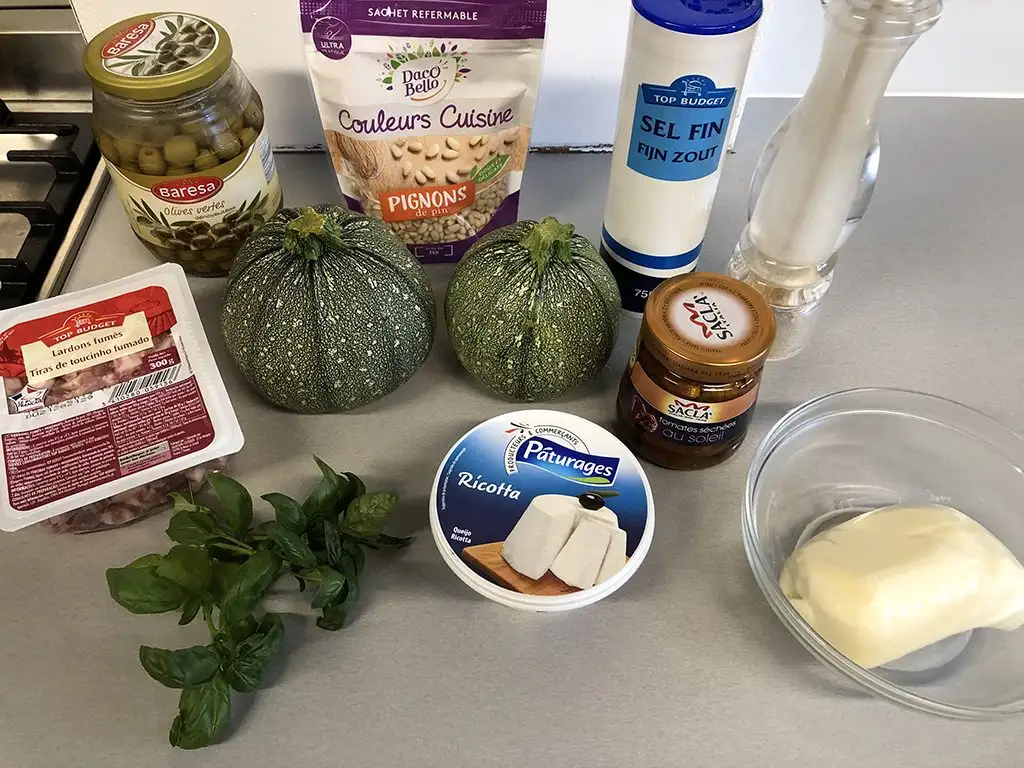 Stuffed zucchini with ricotta and bacon ingredients