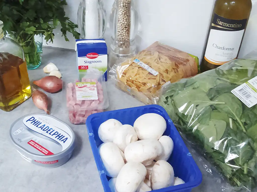 Ham mushroom and spinach farfalle ingredients