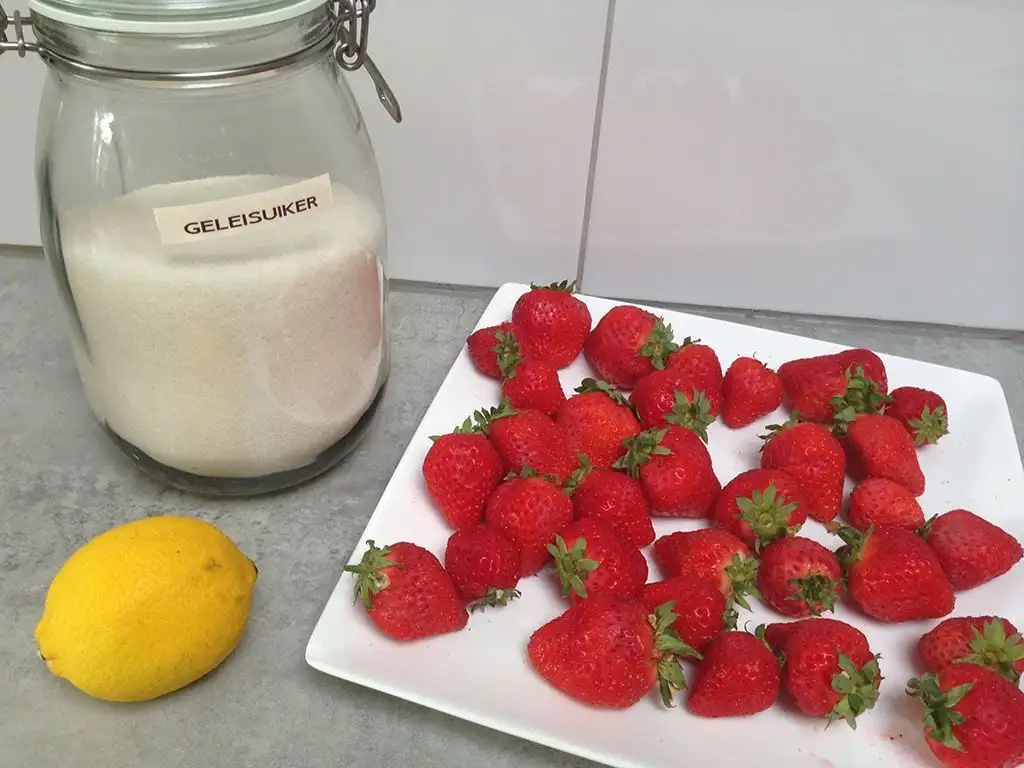 Strawberry jam ingredients