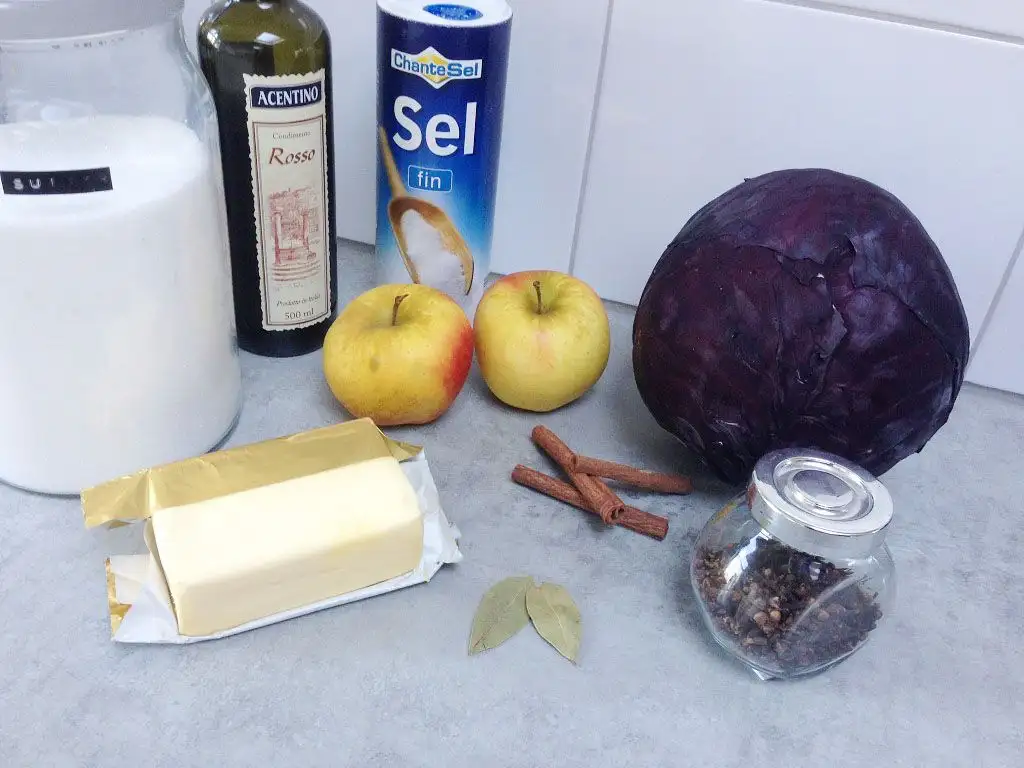 Braised red cabbage ingredients