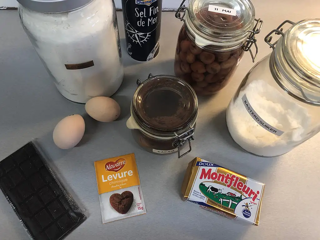 Mini chocolate and cherry bundt cakes ingredients