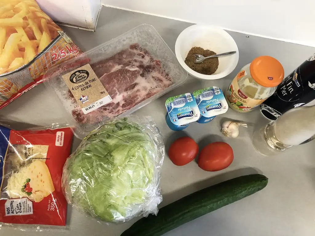 Homemade kapsalon ingredients