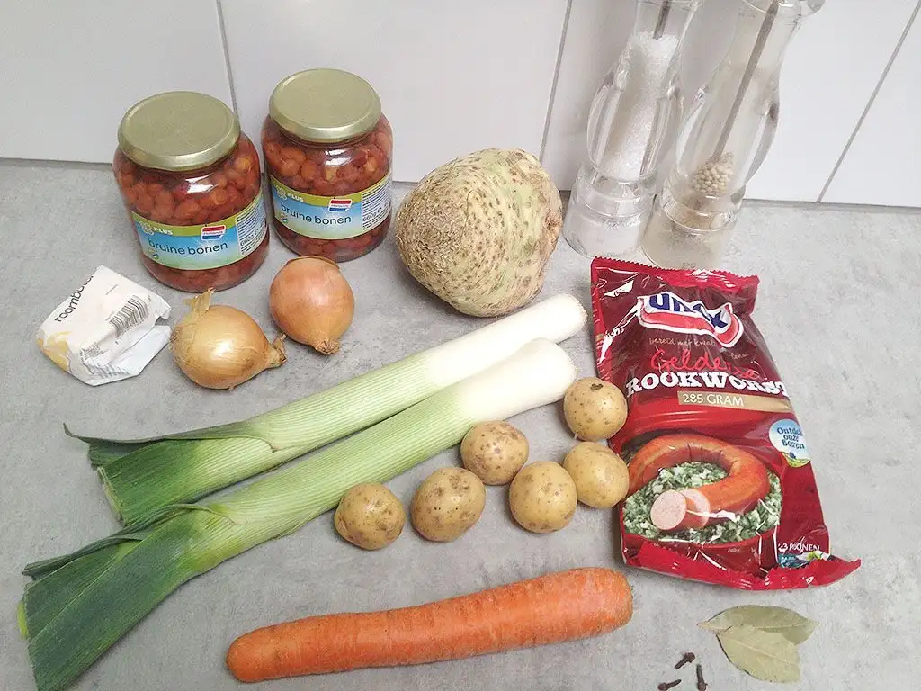 Dutch brown bean soup a.k.a. bruine bonensoep ingredients