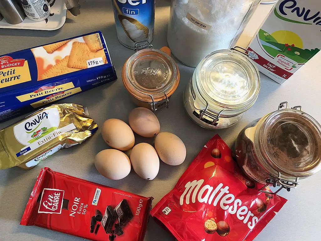 Chocolate malteser pie ingredients