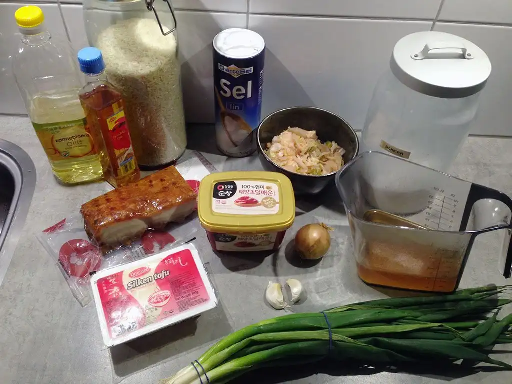 Kimchi stew ingredients
