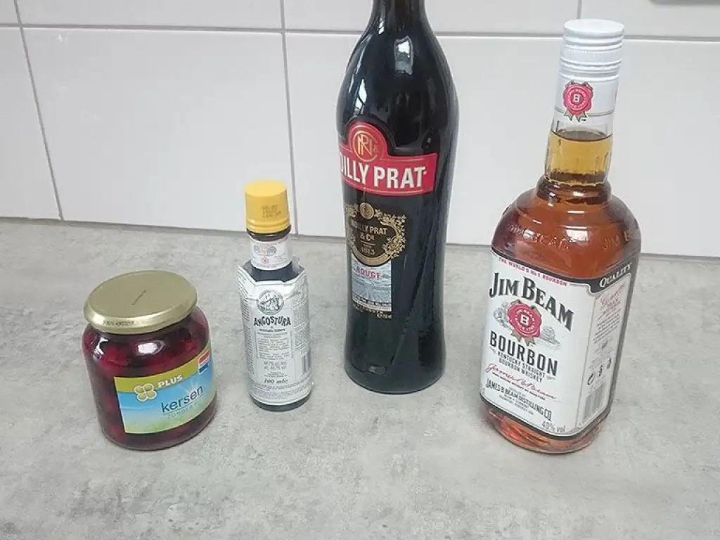 Classic Manhattan cocktail ingredients