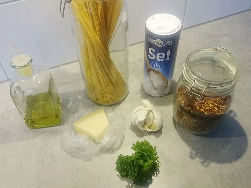 Spaghetti aglio e olio ingredients