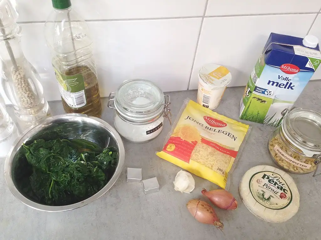 Creamy spinach soup ingredients