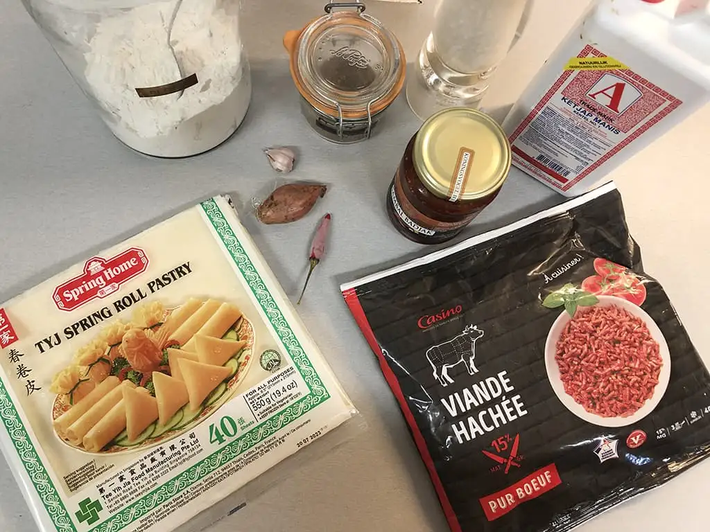 Homemade Dutch flames (hot and spicy spring rolls) ingredients