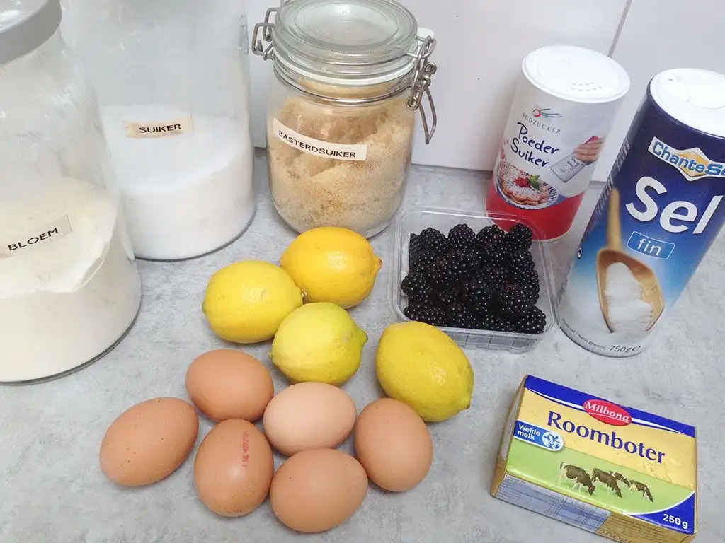 Lemon bars with blackberries ingredients