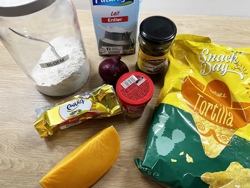 Baked nachos with cheese sauce ingredients