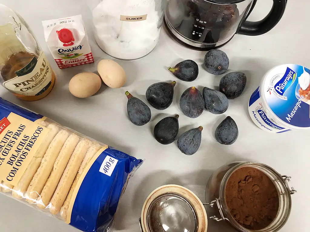 Mini tiramisu with figs ingredients