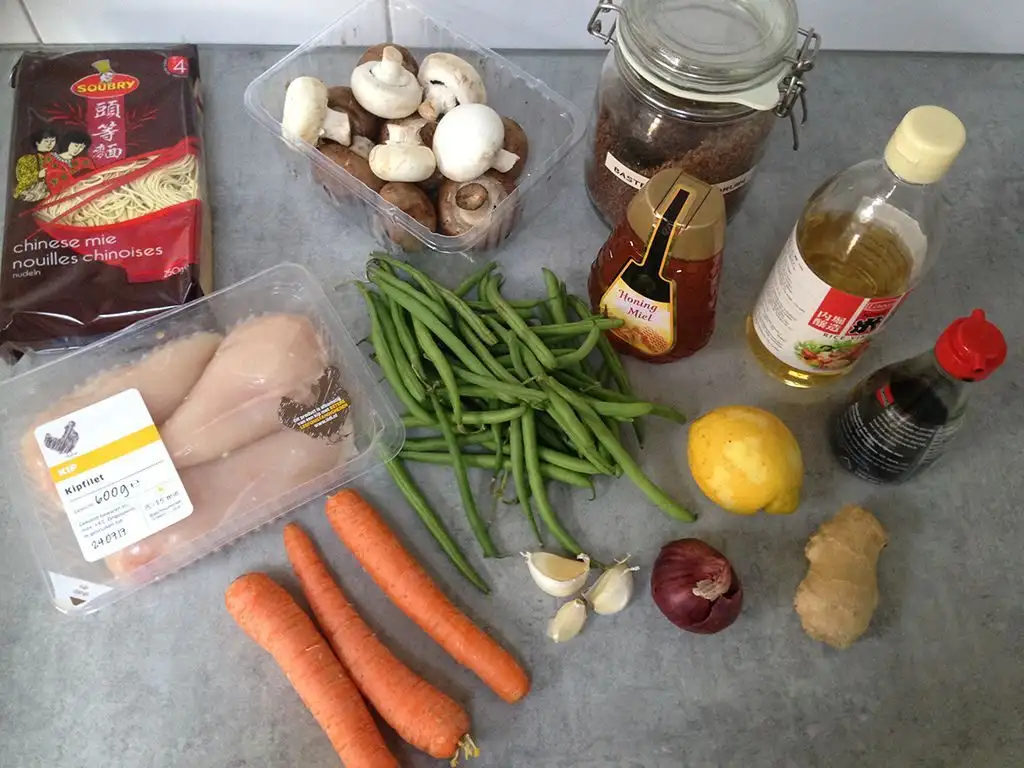 Teriyaki chicken and noodles ingredients