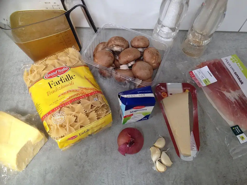 Creamy ham and mushroom farfalle ingredients