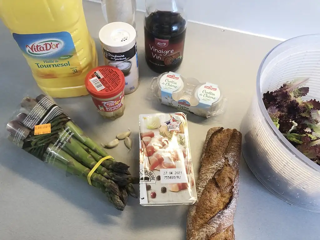Green asparagus and baked goat cheese salad ingredients