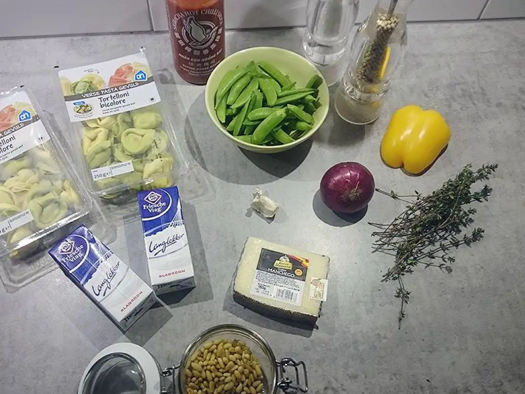Tortellini bicolore with manchego and sugar snaps ingredients
