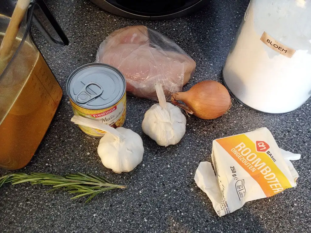 Roasted garlic soup with chicken and corn ingredients