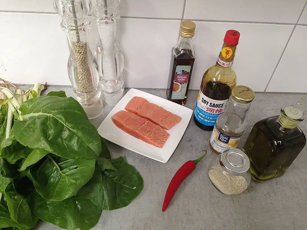Sesame-crusted salmon ingredients