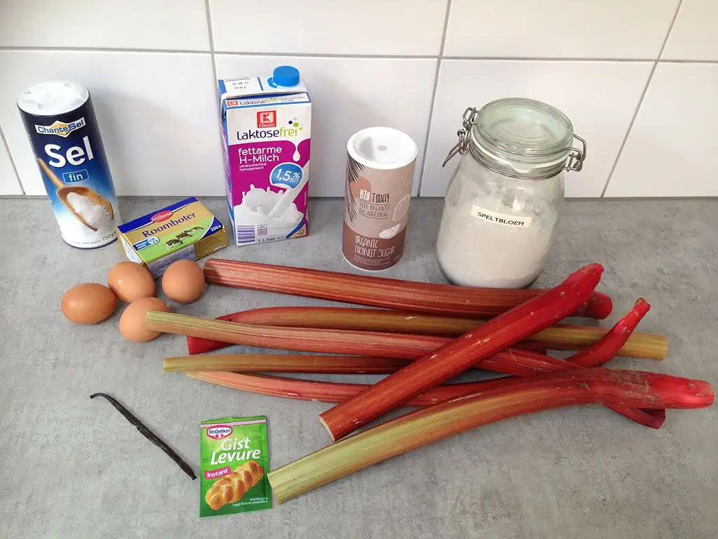 'Healthy' rhubarb meringue pie ingredients