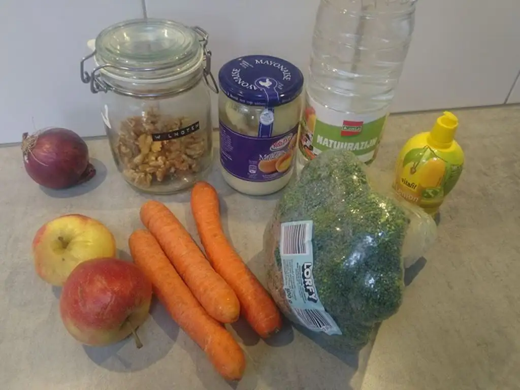 Broccoli apple salad ingredients
