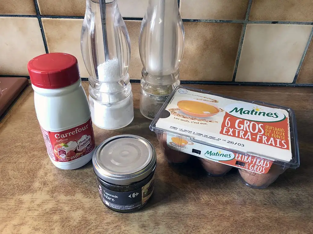 Scrambled eggs with black olives ingredients