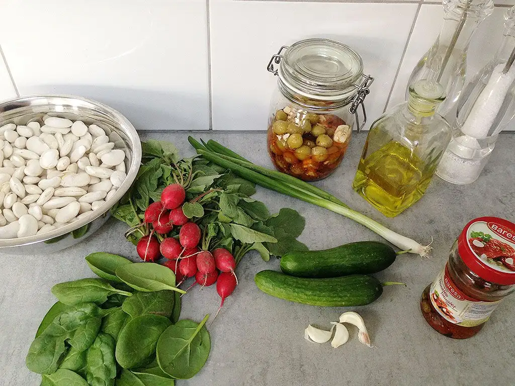 Gigante bean salad ingredients