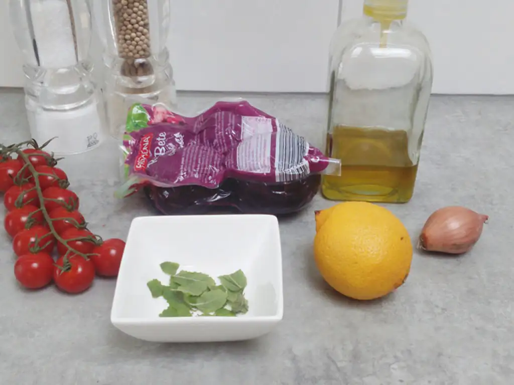 Roasted beets and tomato salad ingredients