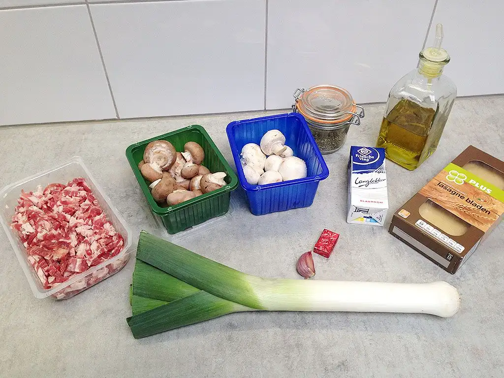 Open lasagna ingredients