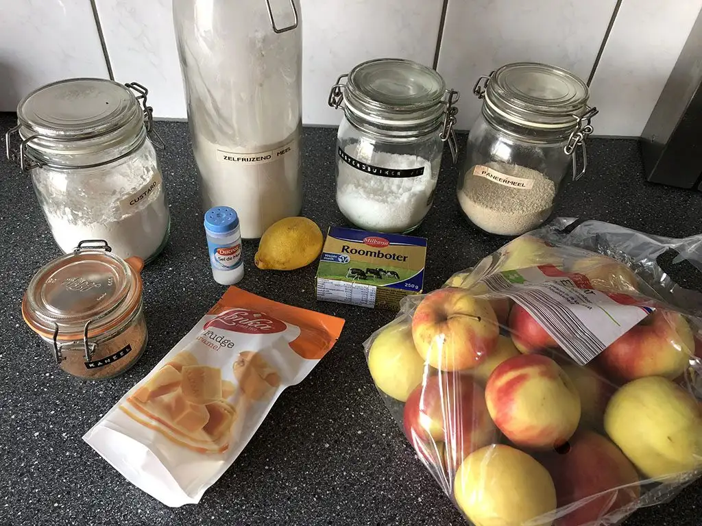 Apple pie with fudge ingredients