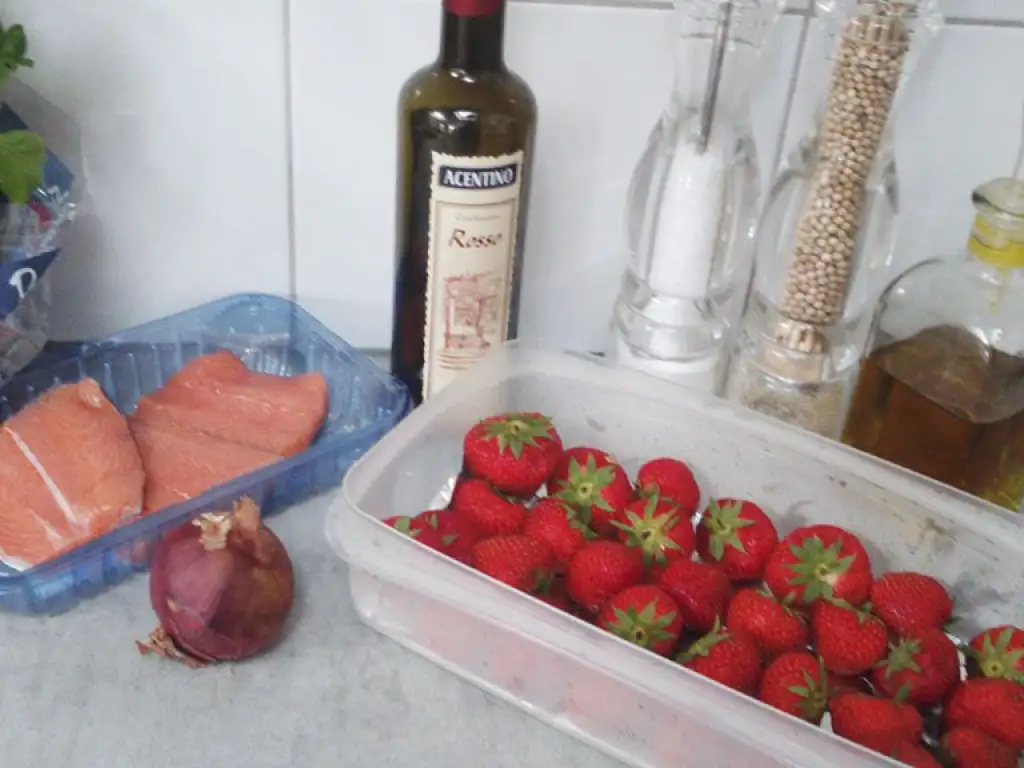 Baked salmon with strawberry salsa ingredients