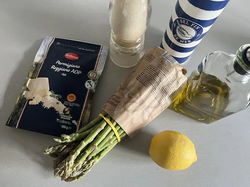 Oven-roasted asparagus ingredients