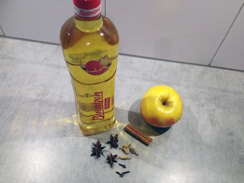 Warming winter apple aperitif ingredients