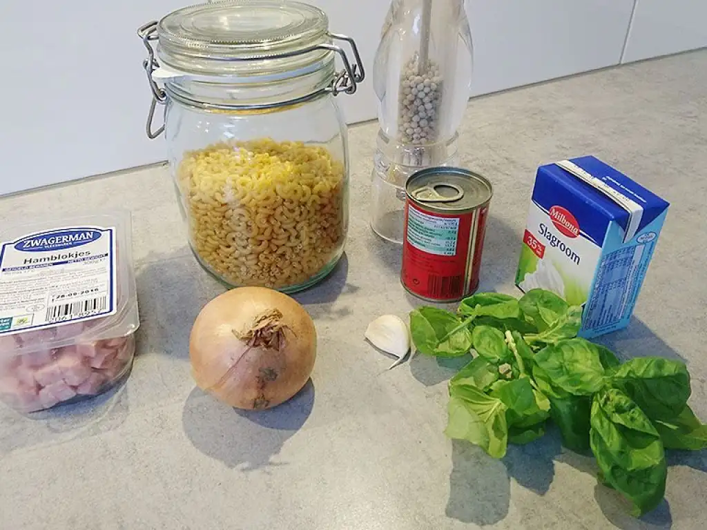 Budget macaroni casserole with ham ingredients