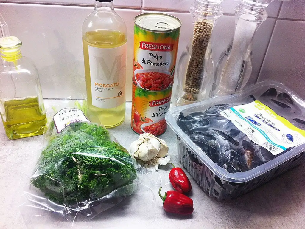Italian mussels Taranto ingredients