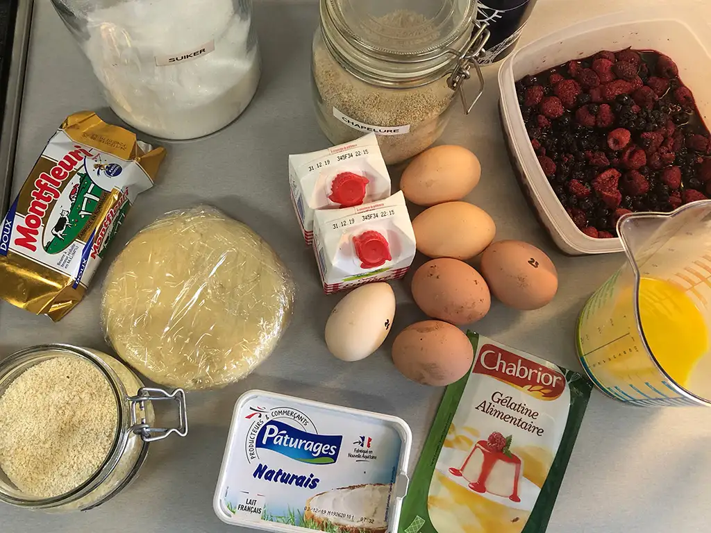 Red fruit and almond pie with yuzu mousse ingredients