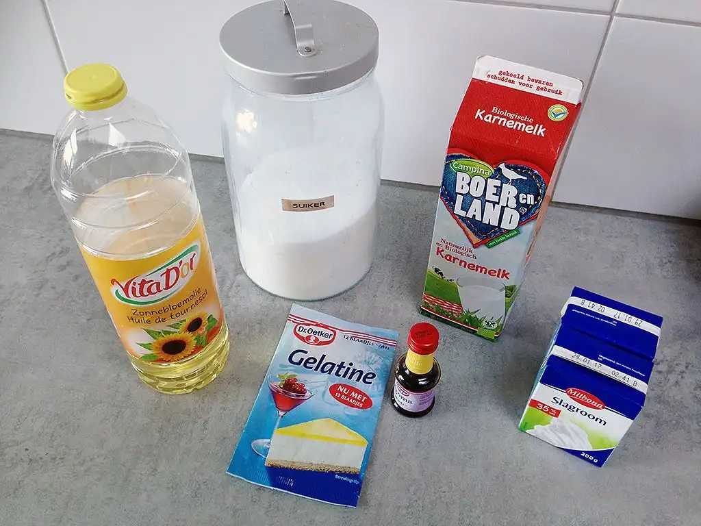 Buttermilk panna cotta ingredients