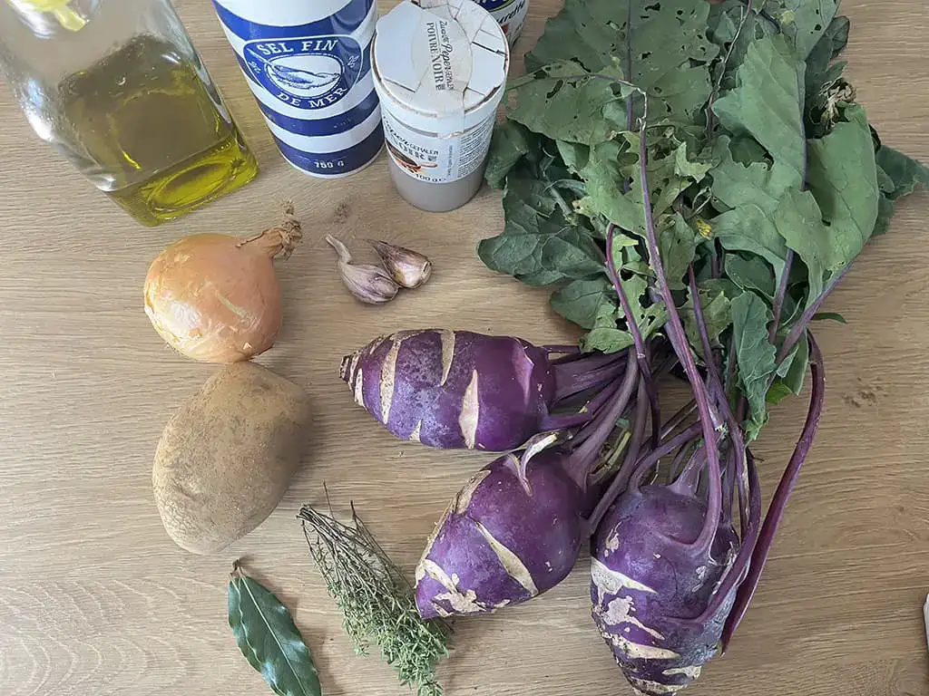 Kohlrabi soup ingredients