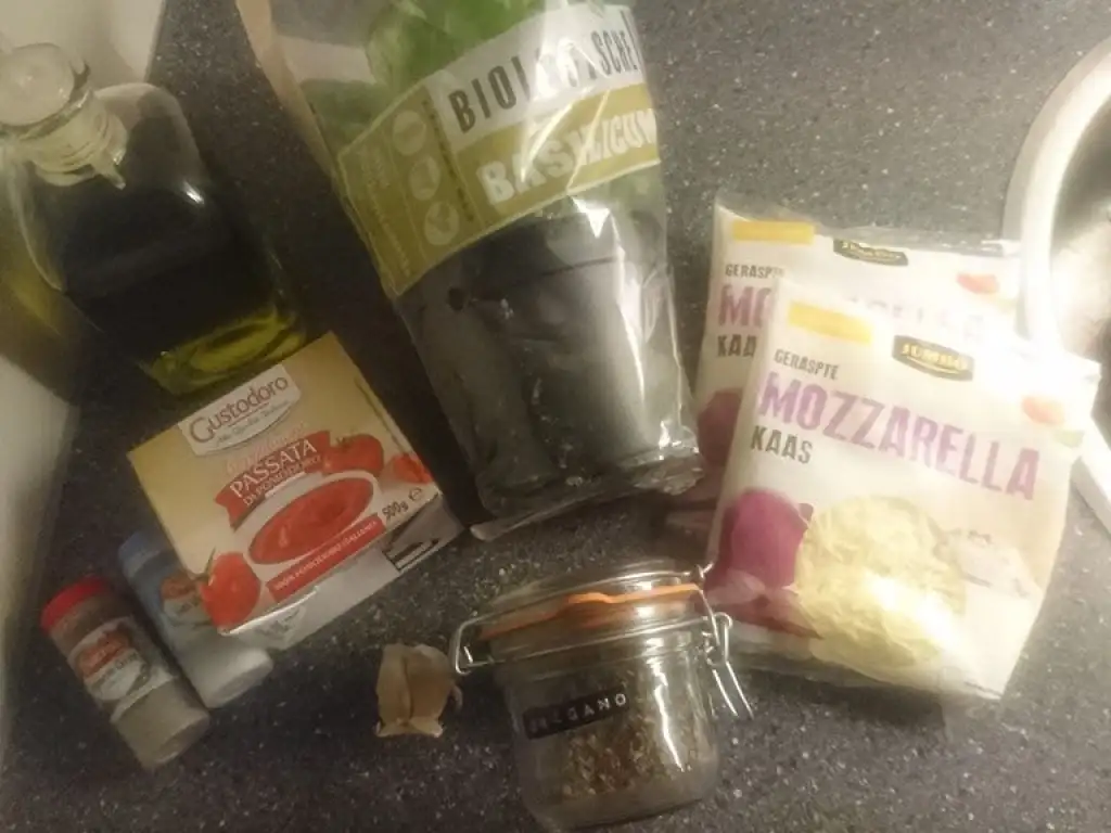 Pizza Margherita ingredients