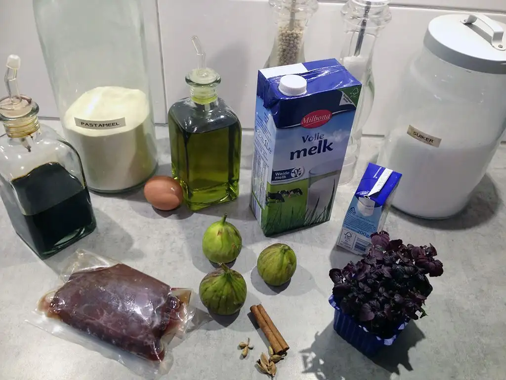 Venison with fresh figs and cinnamon foam ingredients