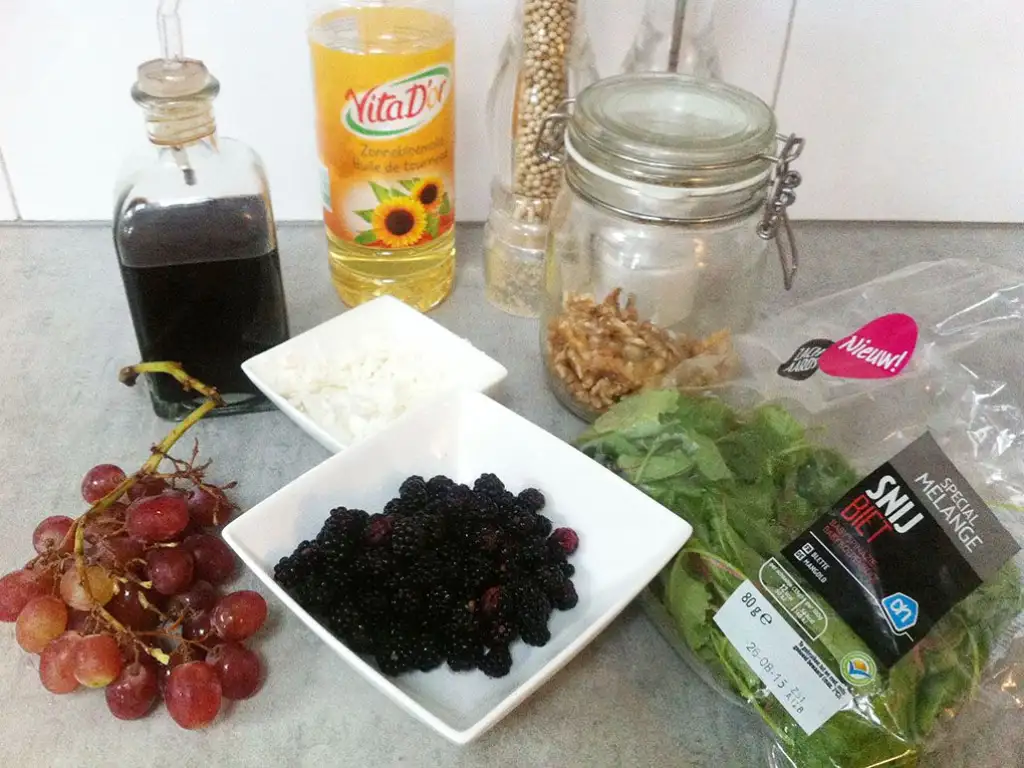 Wild blackberry salad ingredients