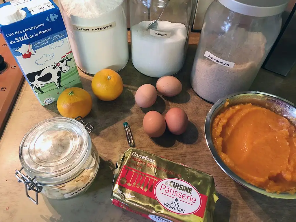 Pumpkin pie with candied orange and caramelised almonds ingredients