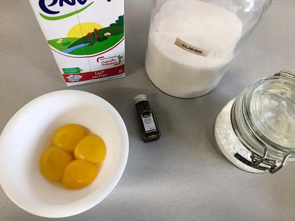 Homemade vanilla pudding ingredients