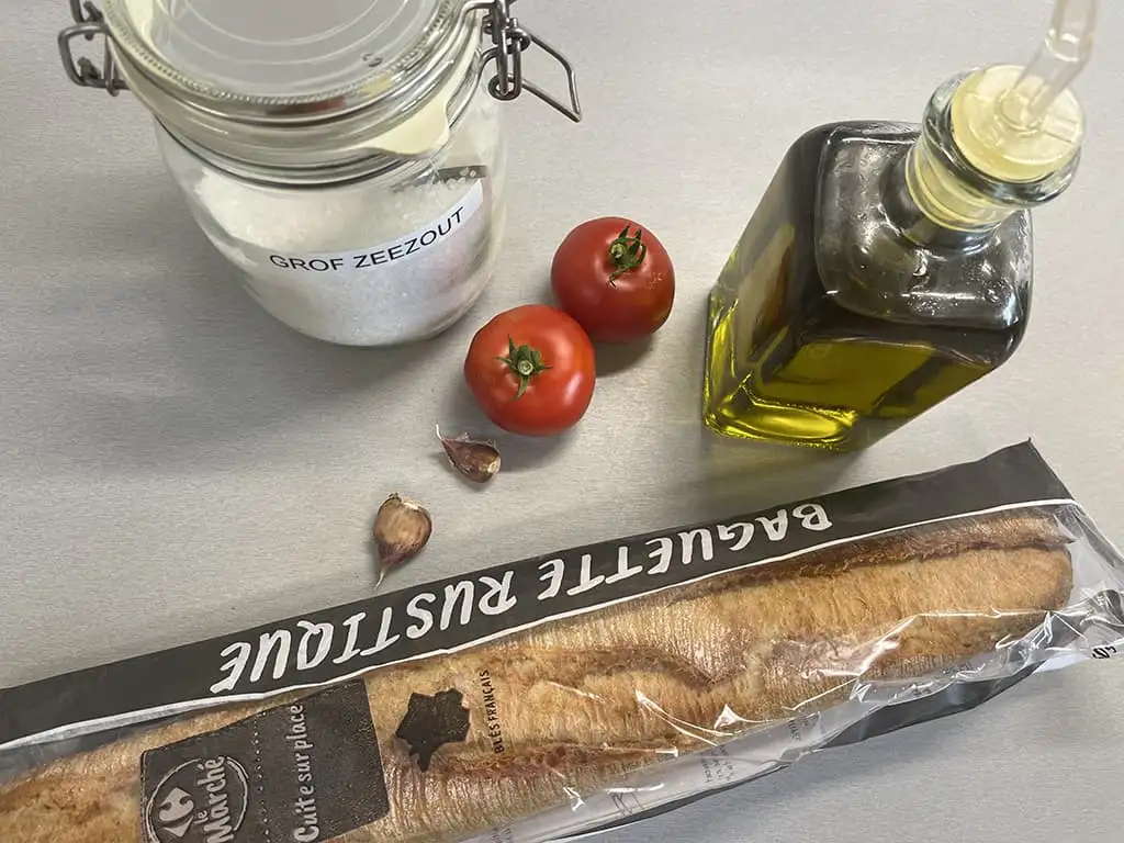 Pan con tomate ingredients