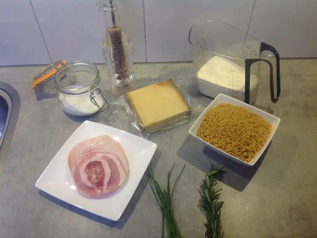 Mac and cheese ingredients