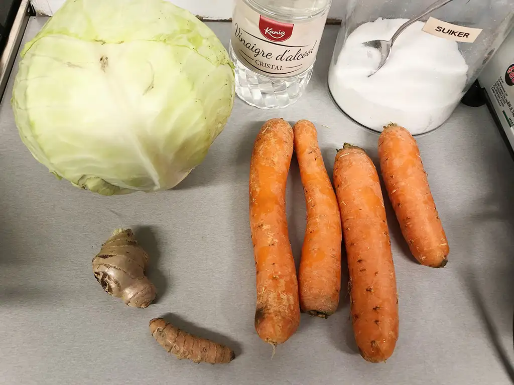 Atjar tjampoer ingredients