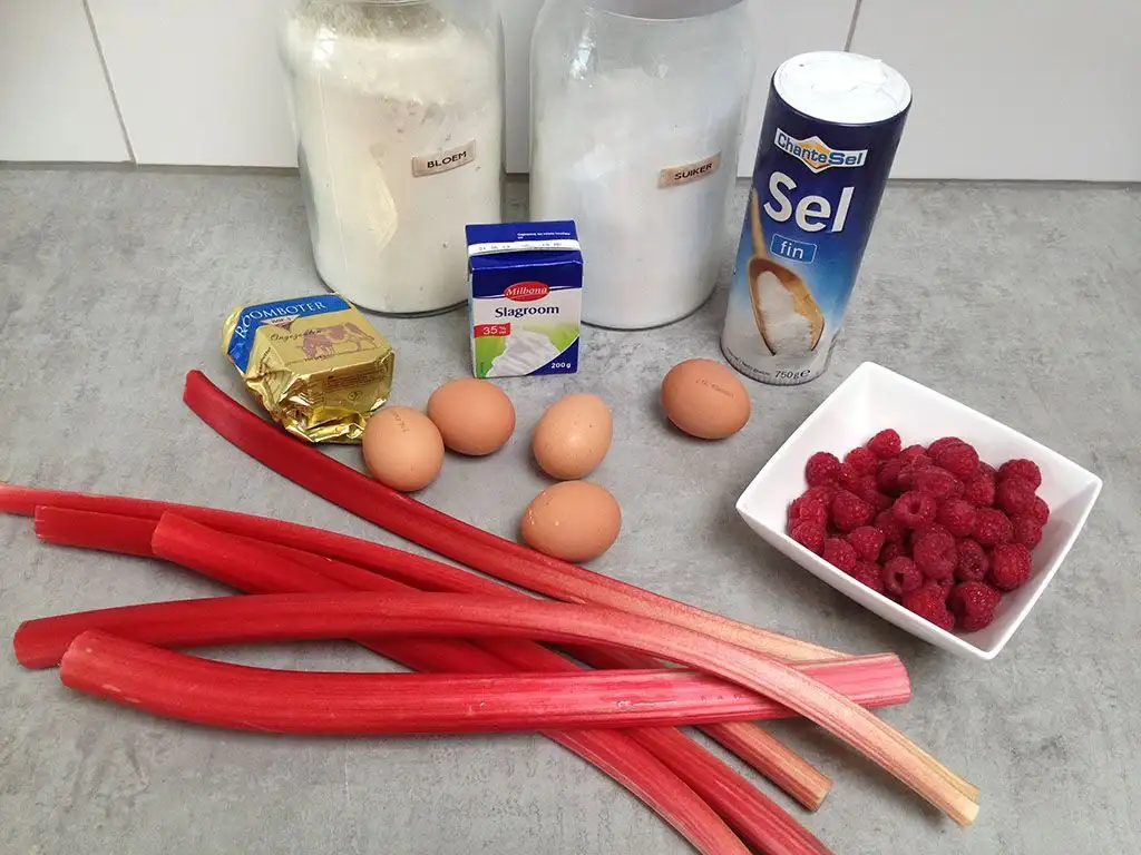 Rhubarb raspberry pie ingredients