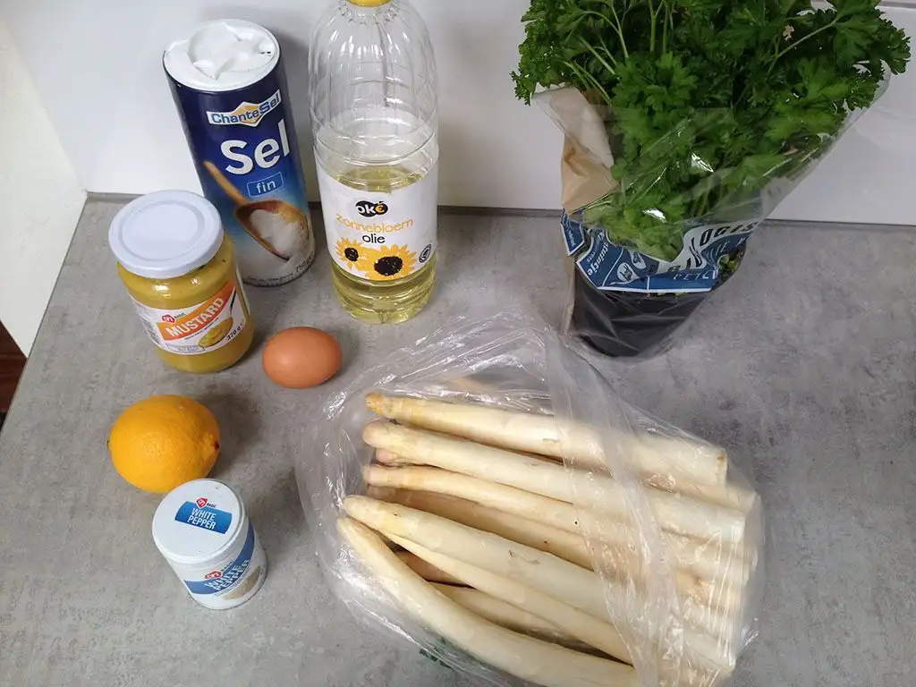 White asparagus with cold French mousseline sauce ingredients
