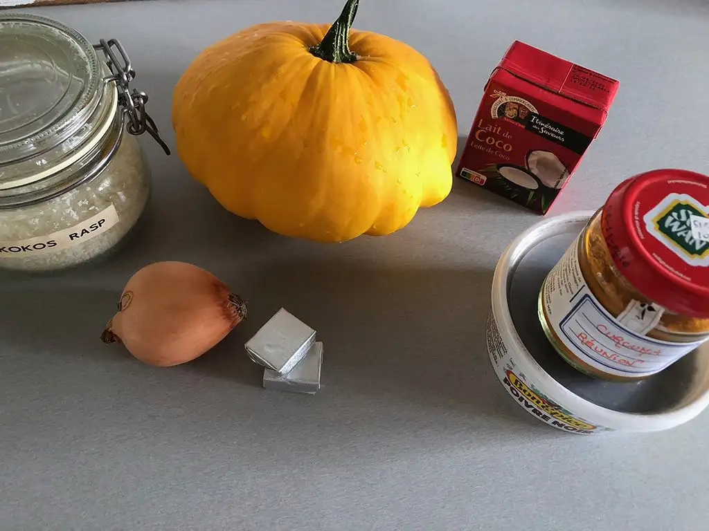 Patty pan squash and coconut soup ingredients