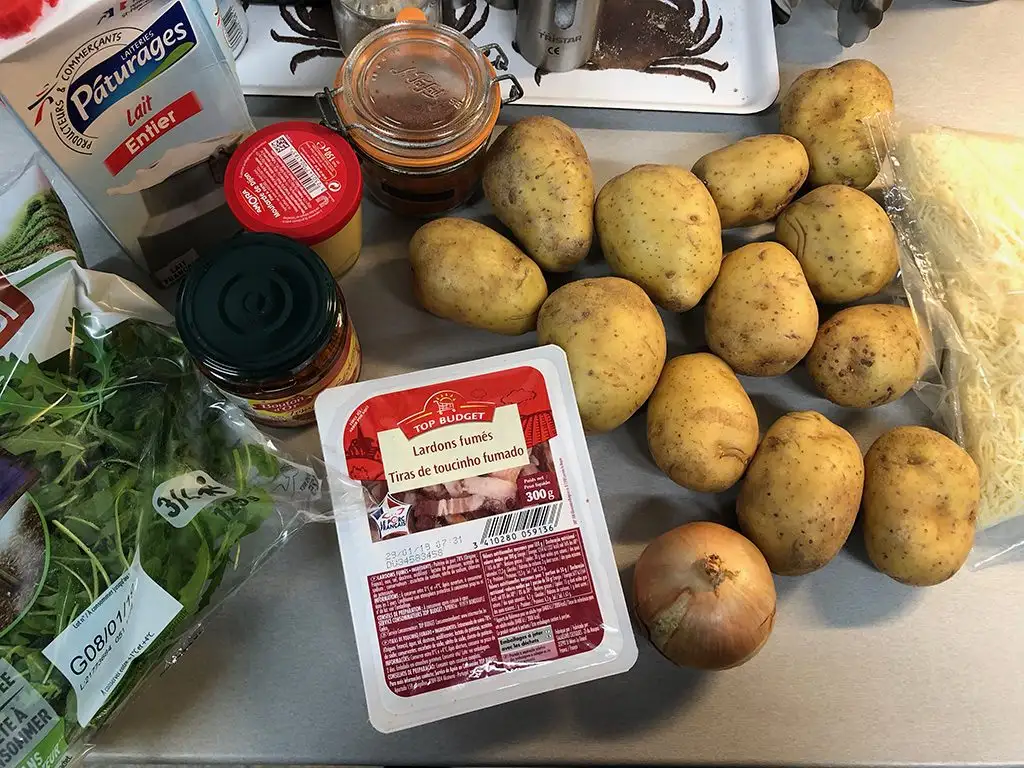 Arugula and sun-dried tomato mash a.k.a. Dutch rucola stamppot ingredients