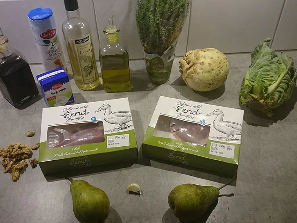 Pan-fried duck breast with creamed cabbage ingredients
